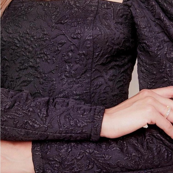 (B29) ASTR the Label Remi Puff Sleeve Black Floral Sparkle Top, Size M, NWT - Picture 4 of 16